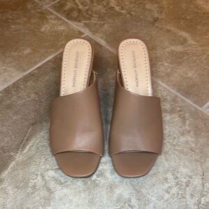 Adrienne Vittadini Women's Tan Slide Sandals